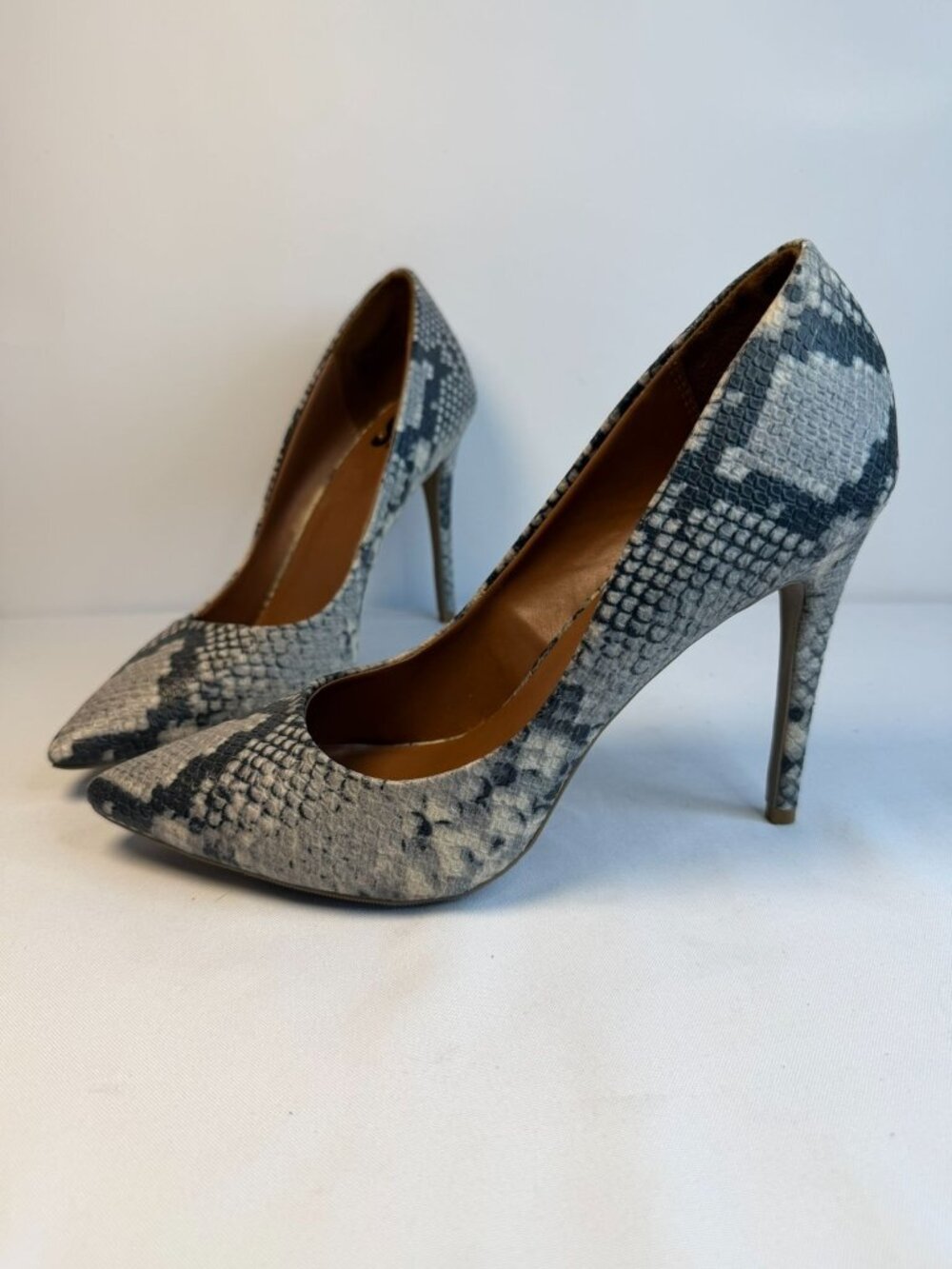 SM New York Snakeskin Print Pumps Women Size 10M Grey Leather High Heel Shoes